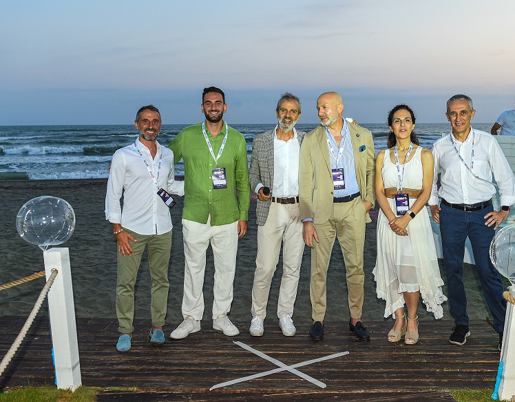 Il CEO Giulio Meghini con i partner della serata: Per Cloudera Andrea Fantini; Per Beyond Trust Alexis Canto; Per Skybox Francesco Mancini; per Check Point Giampiero Longo, presente Claudia Romano; Per Microstrategy Carlo Sammartino.