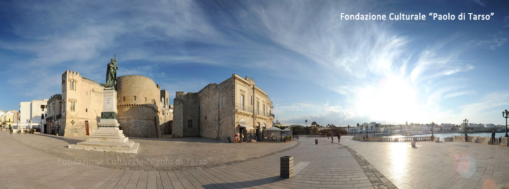 Otranto - il Lungomare e le Mura di cinta della Città
