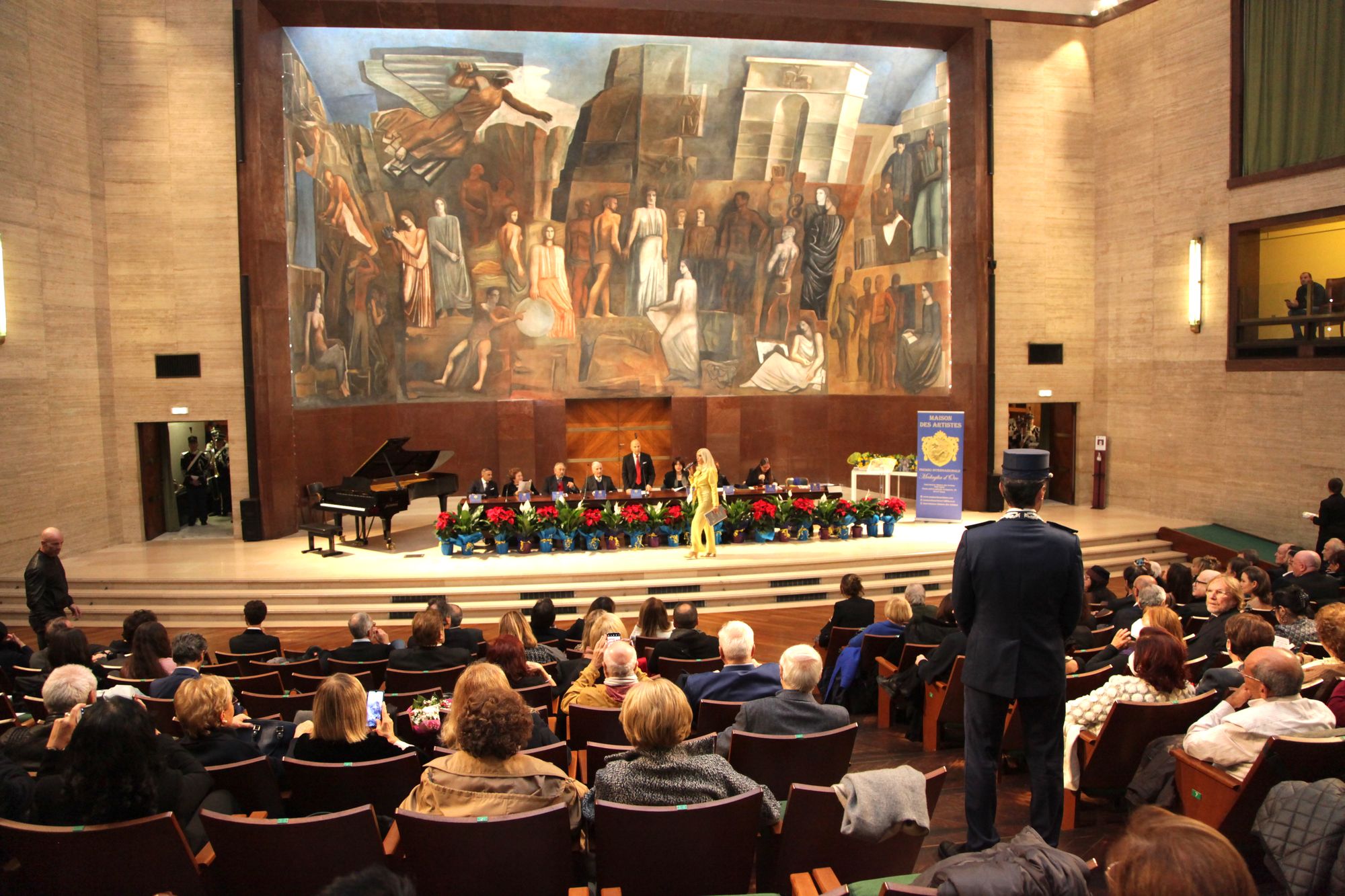 La Commissione per la consegna della Medaglia d’Oro Premio Internazionale Maison De Artistes nell’Aula Magna dell’Università degli Studi di Roma “La Sapienza”